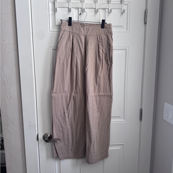 Abercrombie & Fitch Wide Leg Pleated Pants - Beige - Picture 6 of 9